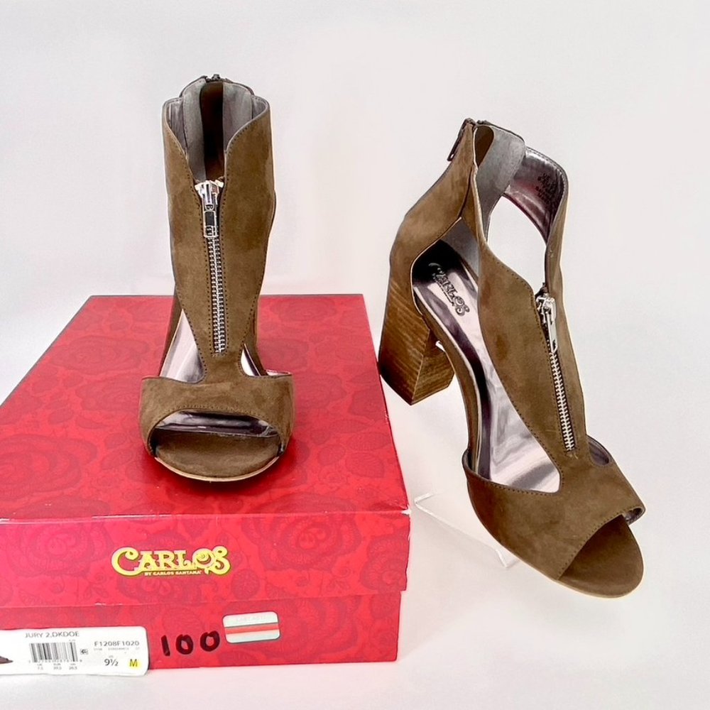 CARLOS 9.5 JURY BROWN 3.5 IN. STACKED WOOD BLOCK HEELS FAUX SUEDE ZIPPER CLOSURE